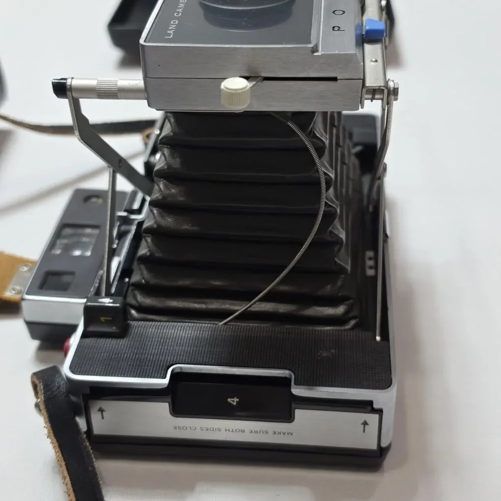 VTG Polaroid Land Camera 100 w/Case Flash Manual Photography Collectible Vintage
